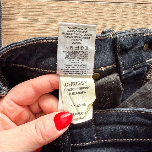 DL1961 Chrissy Skinny Dark Wash Premium Stretch Denim Size 24 - Picture 6 of 6